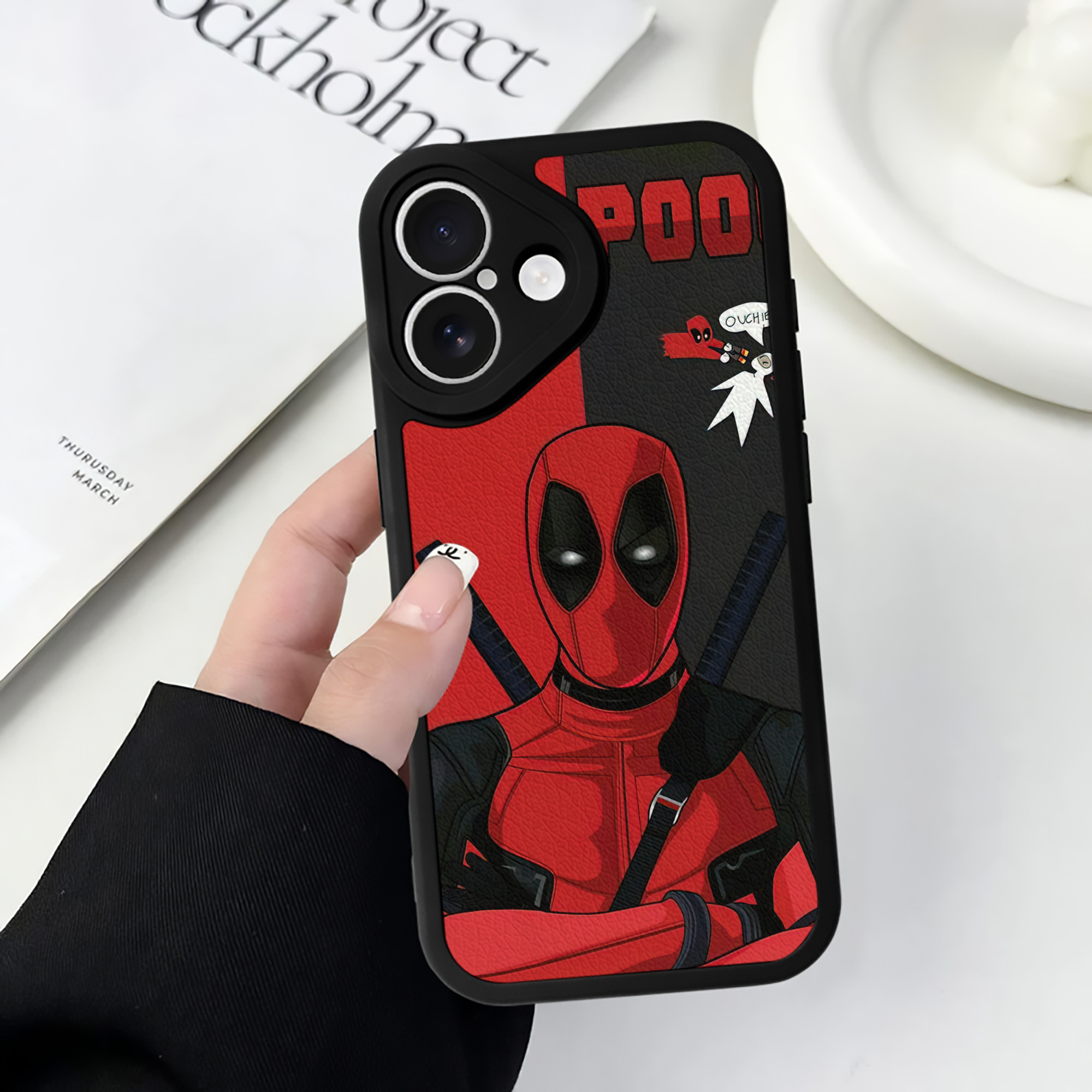 （画像用） Deadpool デッドプール 【iPhone 16シリーズ対応】シリコンスマホケース（レザー調） 材質：シリコン